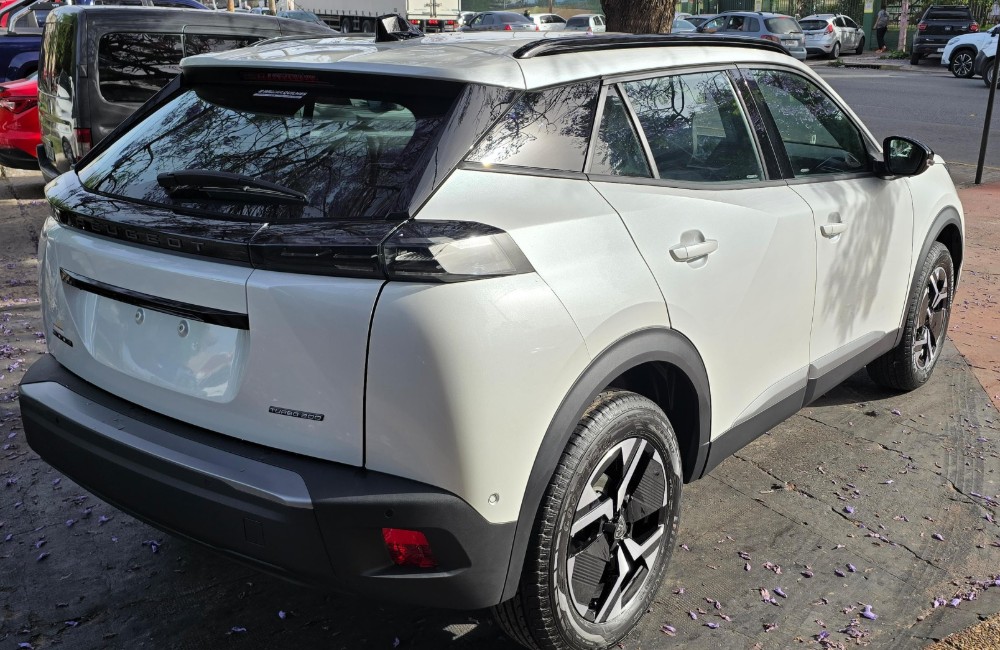 Peugeot 2008 ALLURE — foto 5